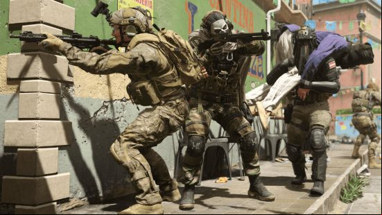 Modern Warfare 2 game modes: A player carries a hostage in Prisoner Rescue, ed by two teammates