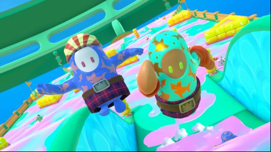 Best Multiplayer games - two Fall Guys beans trying to escape the level by climbing up a slippery slope. Both are wearing kilts, but one also has a bandana, while the other has inflatable armbands.