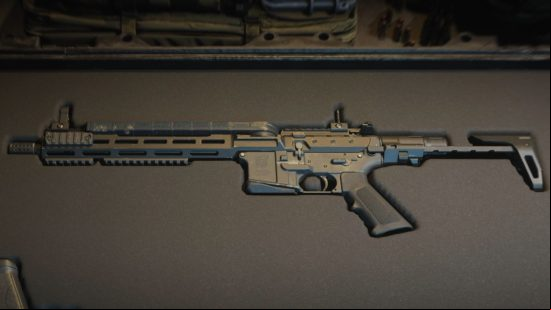 The best FSS Hurricane loadout in Modern Warfare 2: a submachine gun sits in a foam case