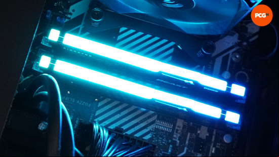Kingston Fury Beast DDR5 RGB review: Gaming RAM installed in motherboard with blue lighting in the dark