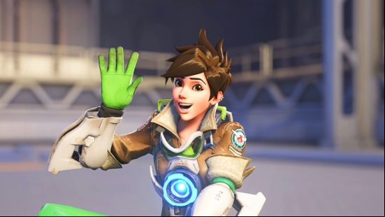 Overwatch 2 tier list: Tracer is waving to the camera.