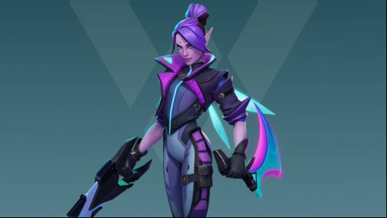 Shade is one of the many damage type Evercore Heroes characters. She has a futuristic purple bodysuit and is holding two blades.