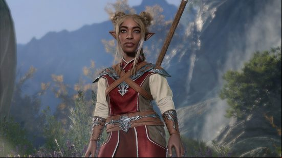 Baldurs Gate 3 gnome wizard with blonde hair, pointed ears, and a white and red tabard