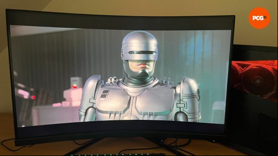 MSI MAG 235CQRF QD running robocop