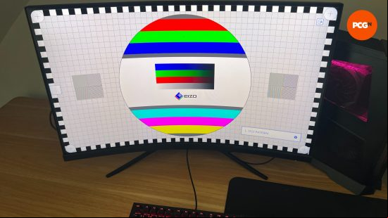 MSI MAG 235CQRF QD monitor testing image