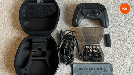 Nacon Revolution 5 Pro Box Contents