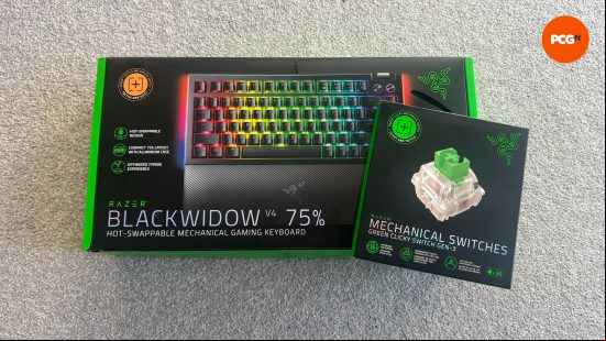 Razer Blackwidow V4 75% box and switches 