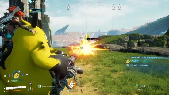Palworld fighting: a Grizzbolt and its human rider are shooting at a Mossanda.