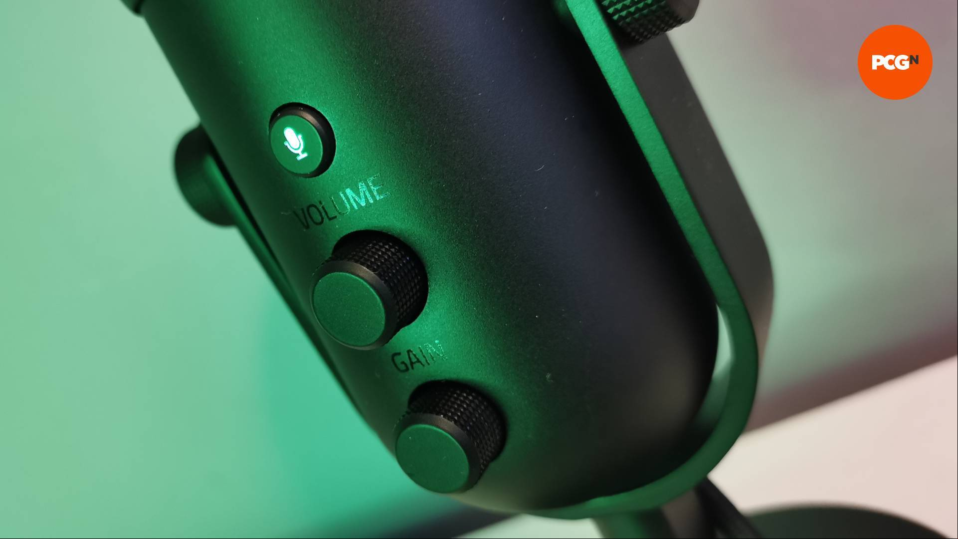 A close-up of the The Razer Seiren V2 Pro microphone buttons
