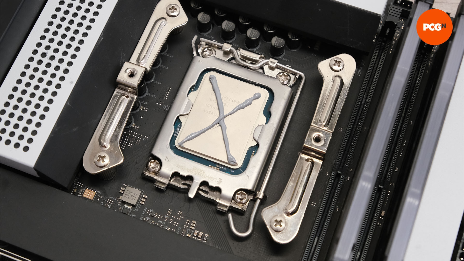 How to build a gaming PC: Intel U cooler mount