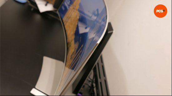 samsung odyssey g9 g95sc review 04 thin edge