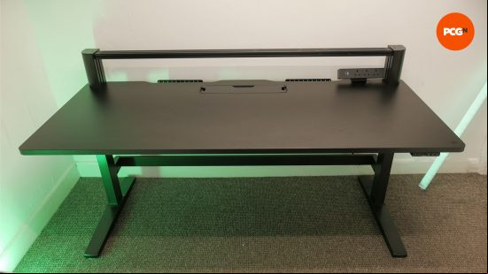 corsair platform6 gaming desk review 01