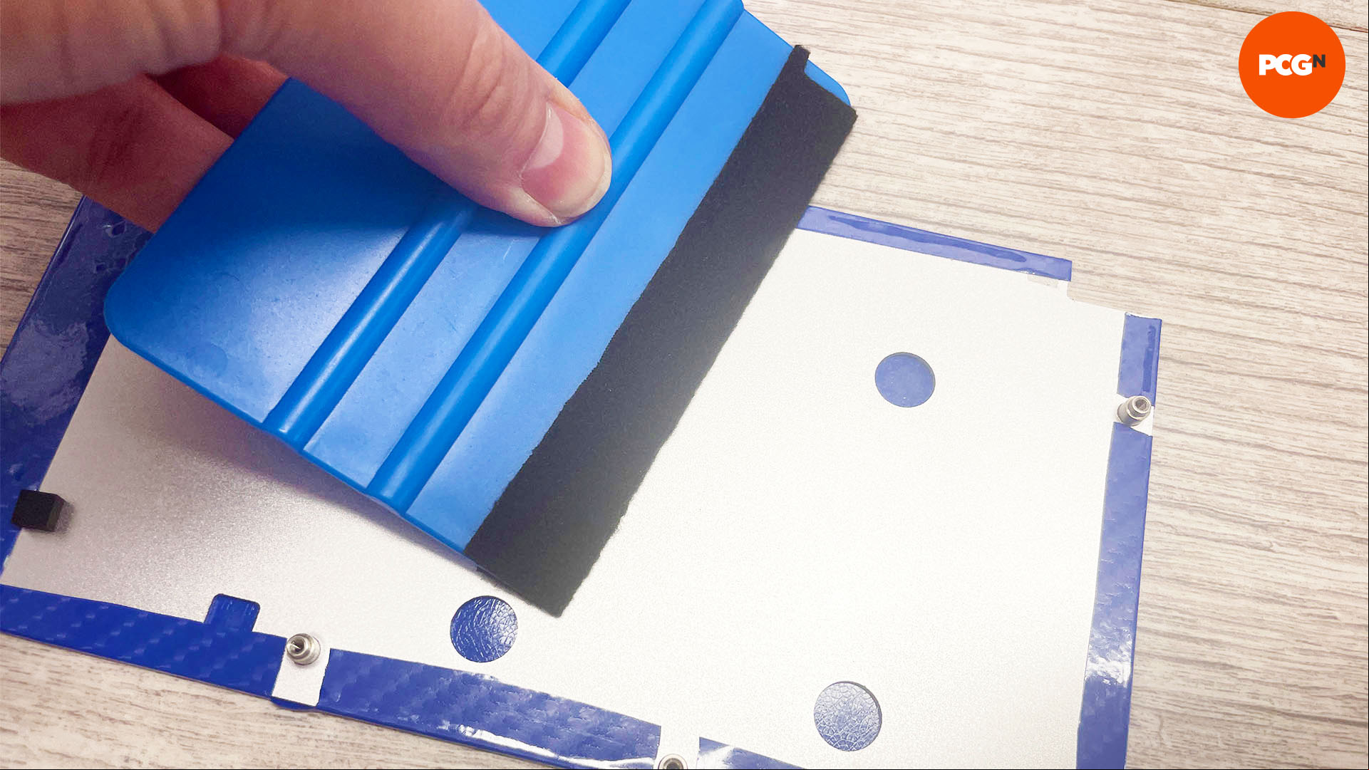 How to change your graphics card color: Fold over vinyl edges