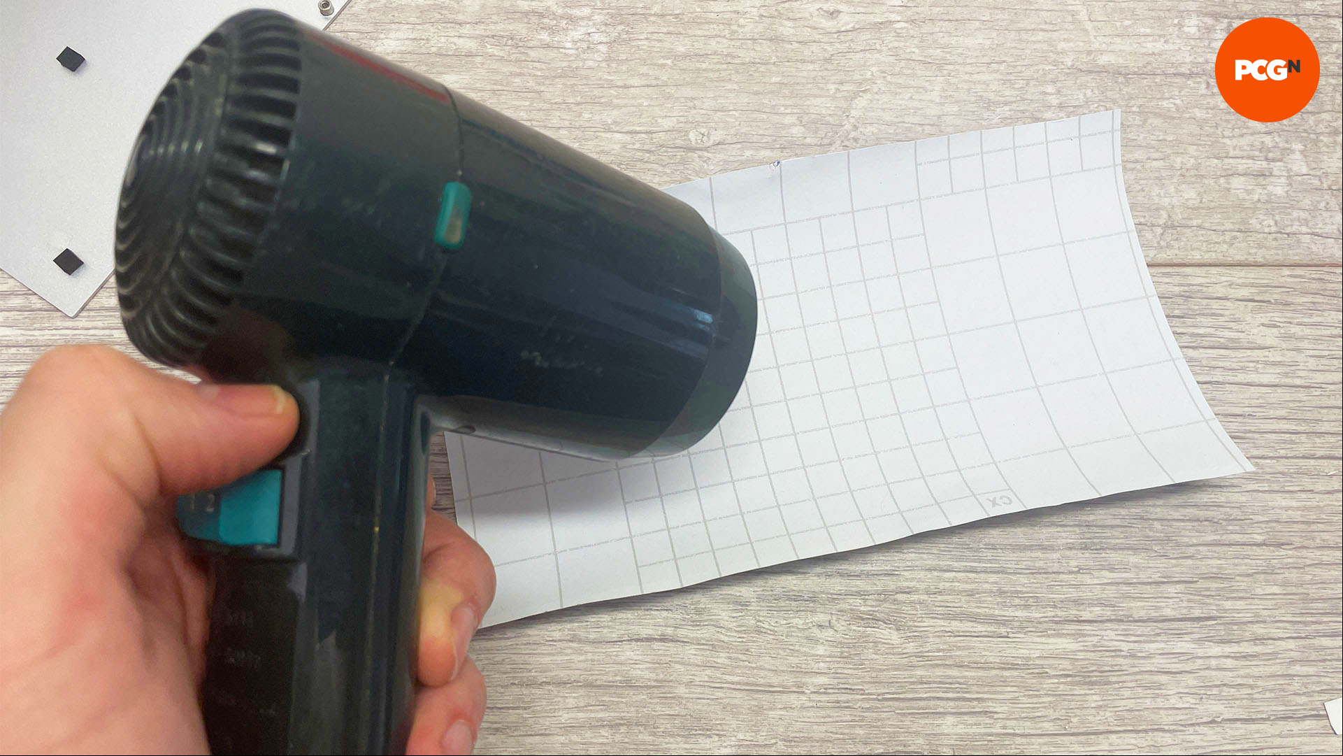 How to change your graphics card color: Warm vinyl with a hairdryer