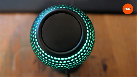 razer seiren v3 chroma review 06 top button