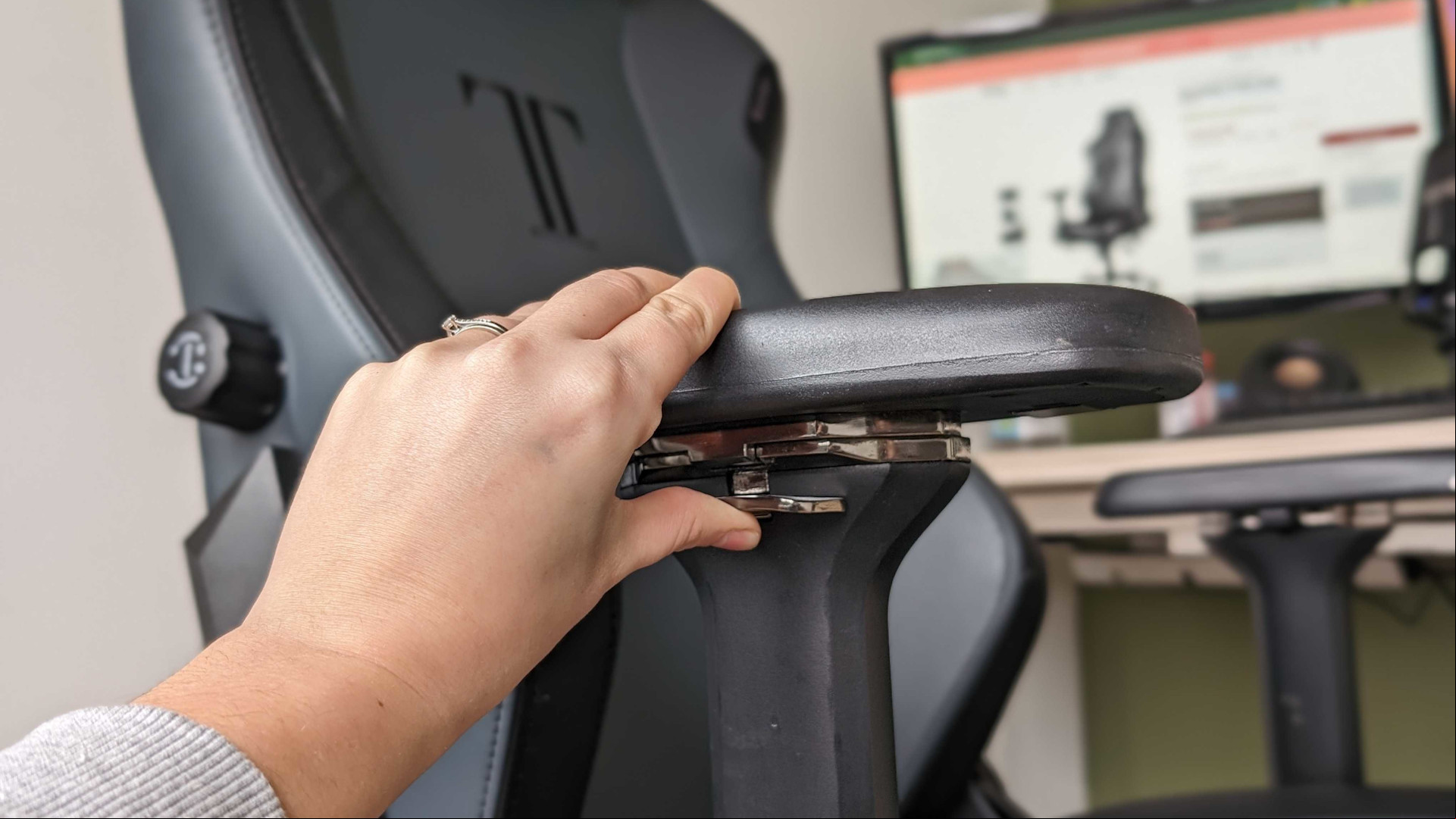 A close-up of the Secretlab Titan 2020 armrests