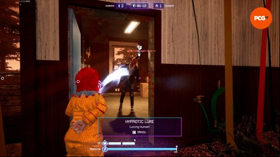 A player Klown lures in an unsuspecting human player with Hypnotic Lure, one of the best Killer Klowns from Outer Space Klown tricks.