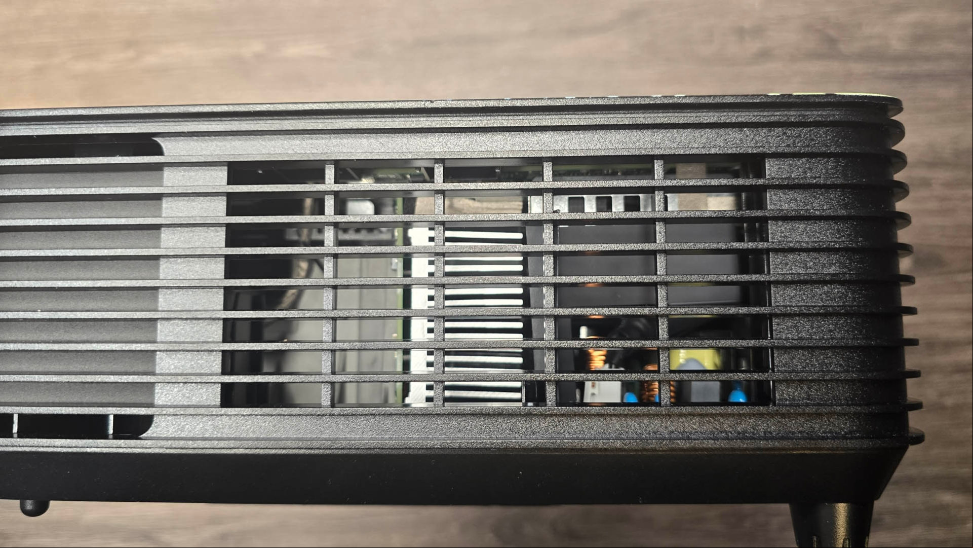 acer-predator-gm712-projector-review-vents