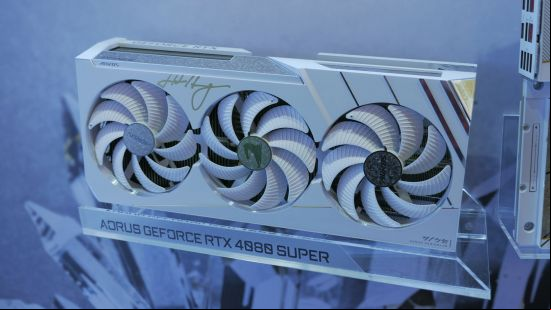 gigabyte aorus geforce rtx 4080 super xtreme ice 01
