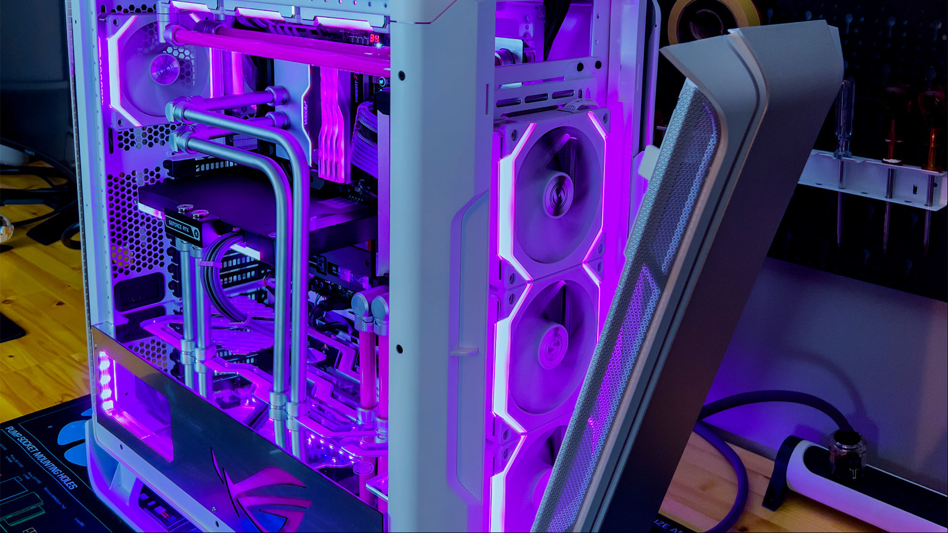 The front  of the case on the Hall of Mirrors build coming off