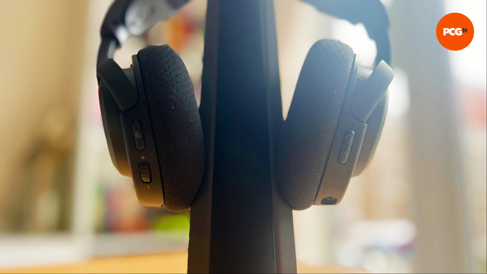 controls of the Steelseries Nova 5 wireless