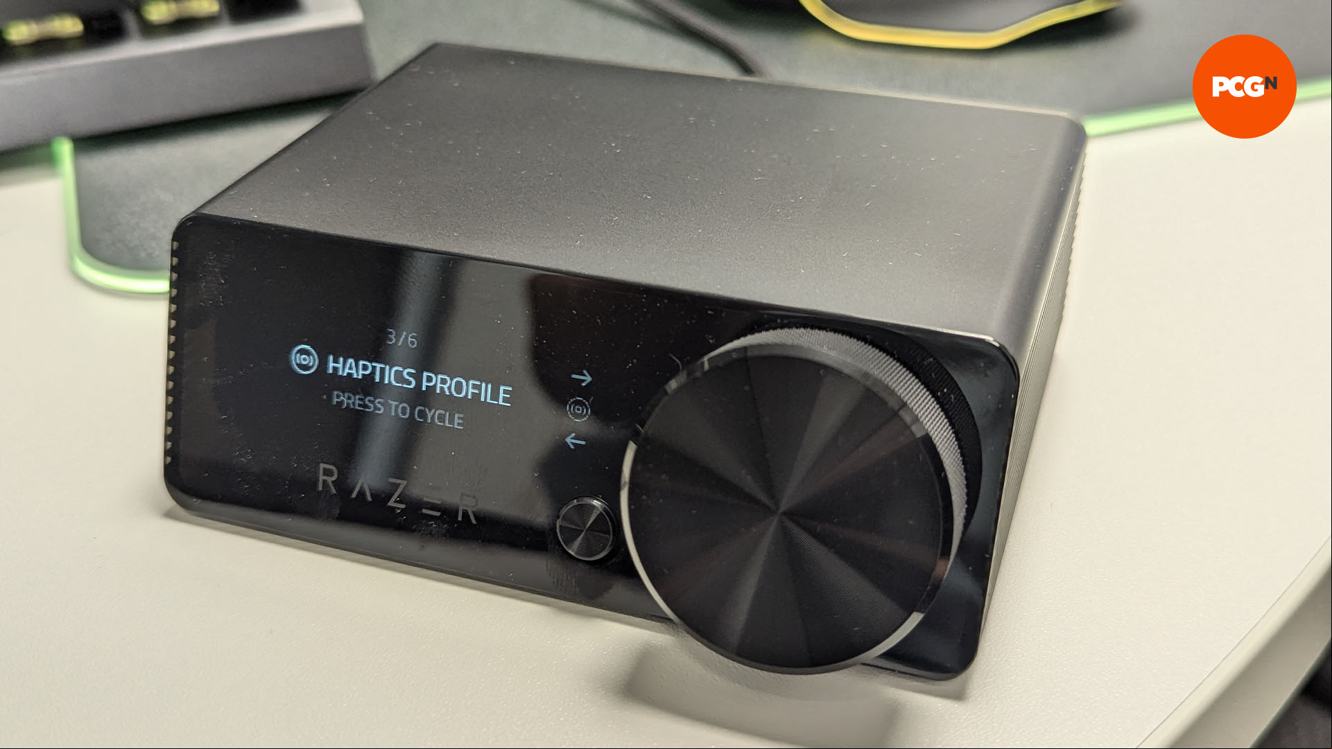 razer kraken v4 pro 03 oled control hub
