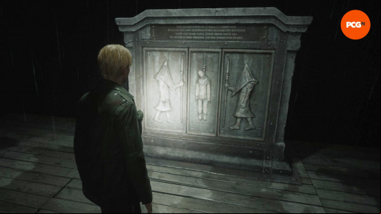 James looks at the stone at the top of the Silent Hill 2 gallows, depicting a hanging man and two Pyramid Heads.