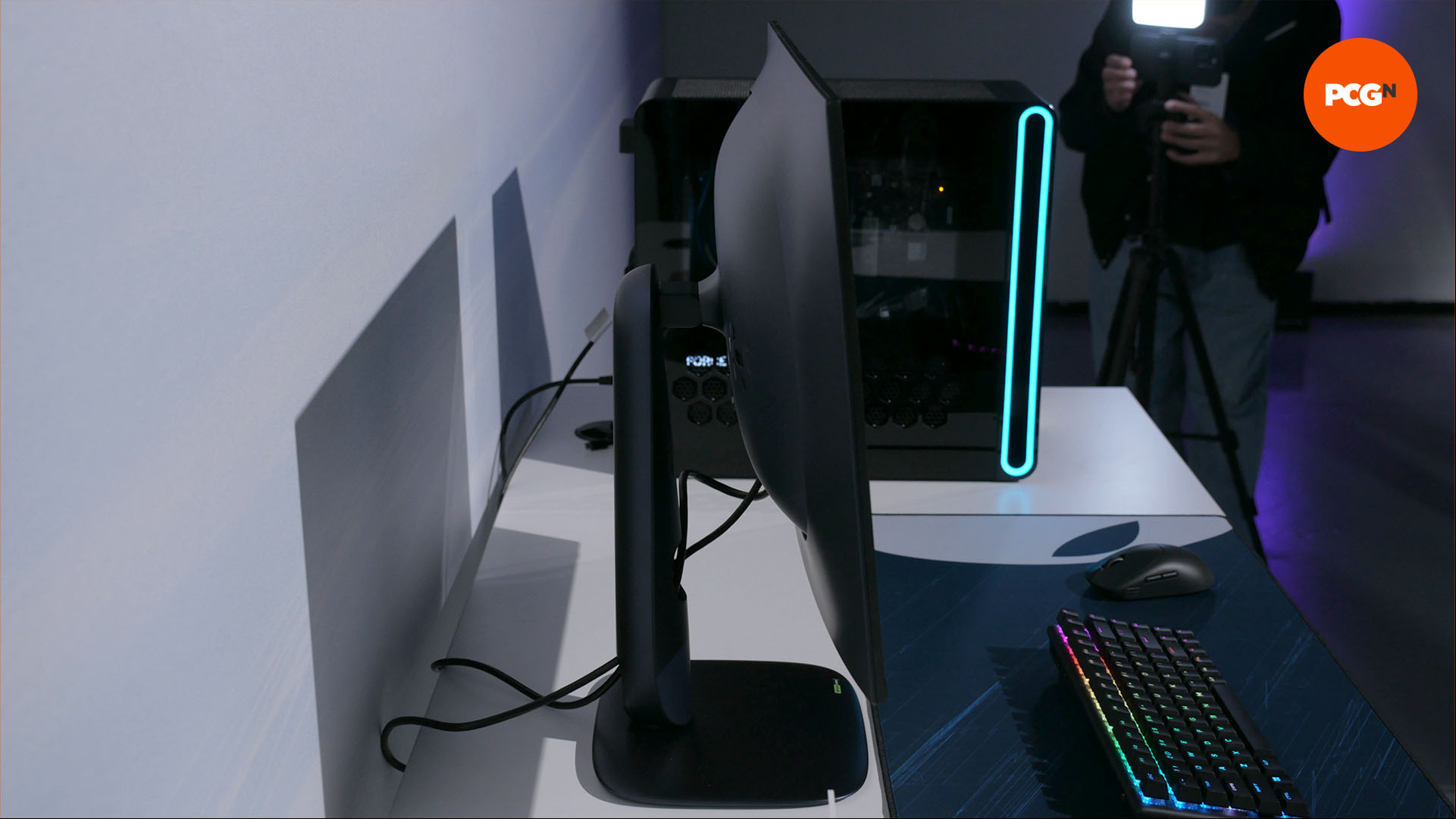 alienware aw2725q 4k17 qd-oled gaming monitor side design