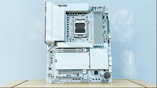 Gigabyte Aorus Elite X870 WiFi7 Ice