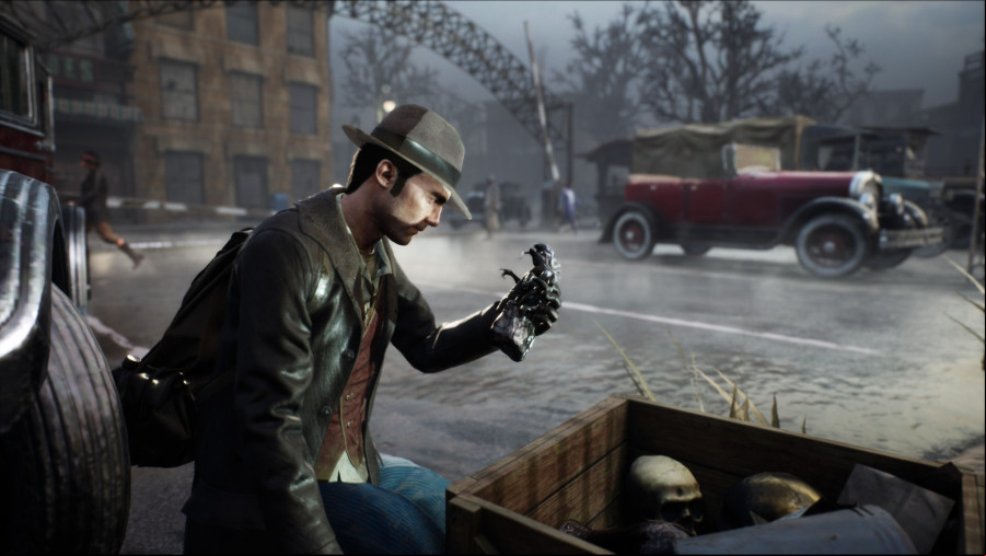 The Sinking City: A man wearing a trilby hat looks down at a mysterious alien-looking relic in a busy street