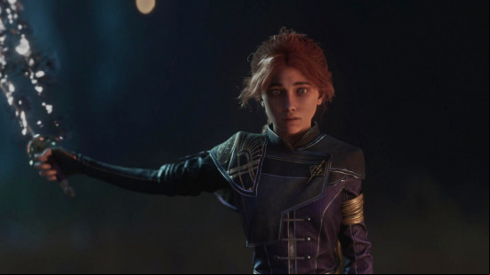 Maelle holding a sword in Clair Obsur.