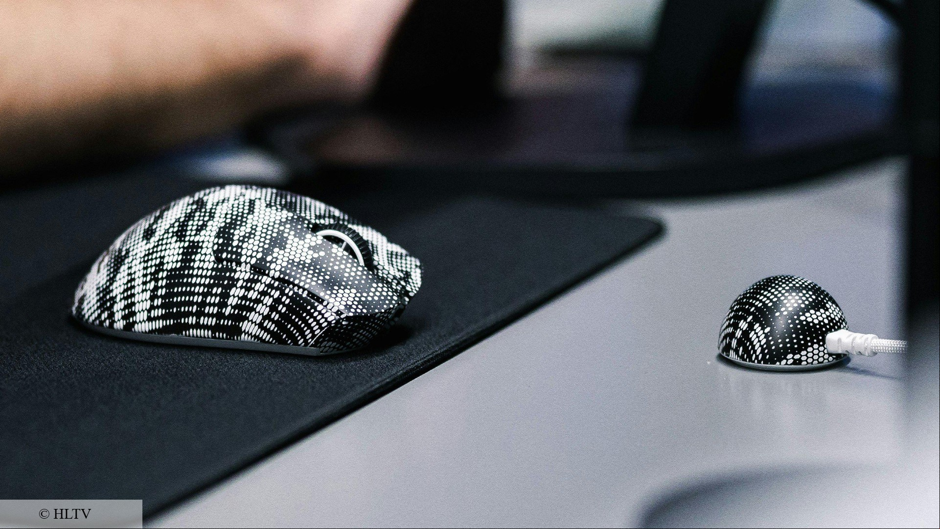 NiKo using new Razer mouse