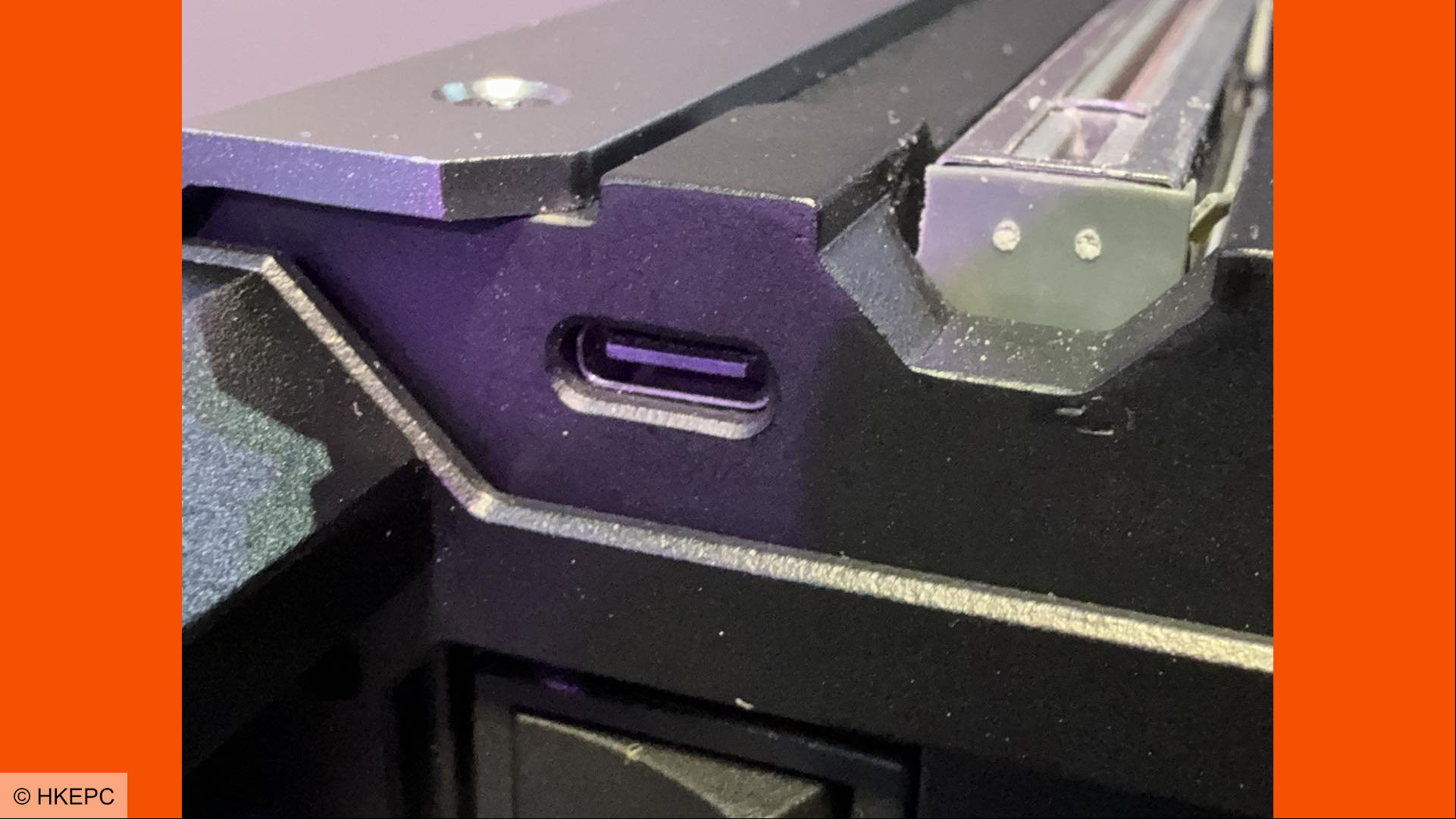 Thunderbolt 5 connection on the Asus ROG XG Station 3 GPU