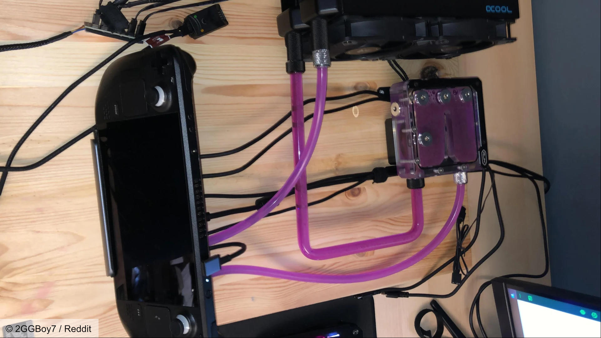 Water cooled Steam Deck mod with pump and radiator